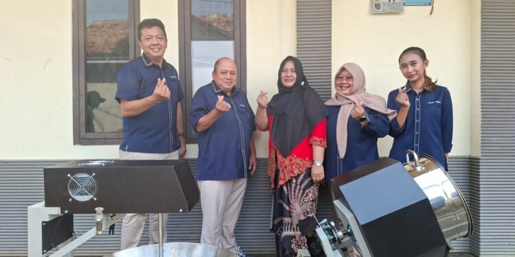 PT Karabha Digdaya berikan bantuan UMKM