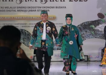 Gandeng Cing Ikah di Ajang Sunda Karya Fest, Supian Raih Penghargaan Kostum Ter-Stylist se-Jawa Barat