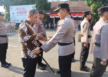 Dua Warga Depok Terima Penghargaan dari Polres Metro Depok atas Aksi Heroik Gagalkan Pencurian