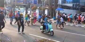 Sepeda listrik seliweran di CFD Depok