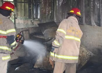 Empat Lapak PKL di Jalan Raya Bogor Depok Ludes Terbakar