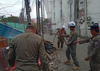 Tak Indahkan Peringatan, 17 Lapak Pedagang di Harjamukti Dibongkar Satpol PP