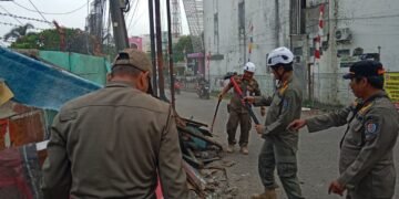 Tak Indahkan Peringatan, 17 Lapak Pedagang di Harjamukti Dibongkar Satpol PP