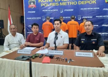 Barang bukti kunci letter T dan airsoft gun yang digunakan sindikat curanmor di Depok