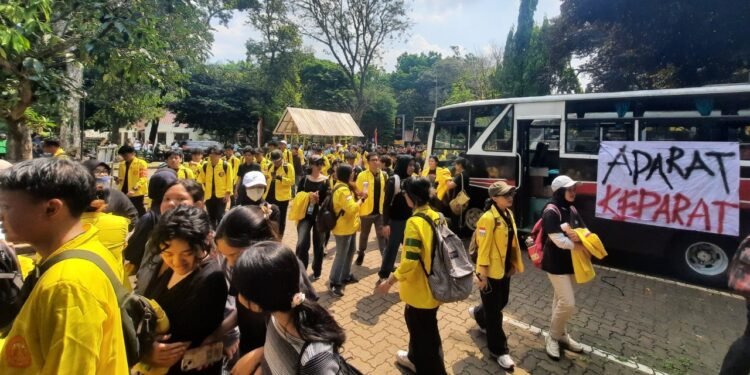 Imbas Pengemudi Ojol Tewas, Mahasiswa UI Bergerak Demo ke Polda Metro Jaya