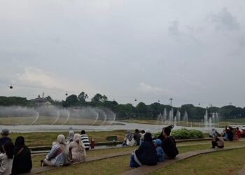 Pertunjukan Air Mancur Tirta Cerita di TMII, Senin (18/8/2025).