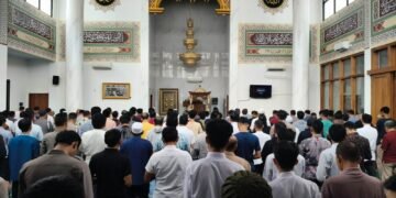 Salat Gaib di Polres Metro Depok, Doa Mengalir untuk Dirver Ojol Affan Kurniawan