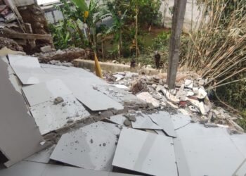 Rumah di Depok Tedampak Longsor, Warga Ungkap Kronologinya