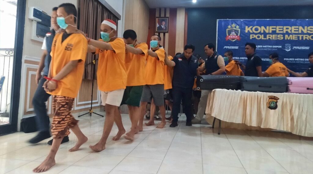 Polres Metro Depok Bongkar Modus Penyelundupan Ganja dengan Koper