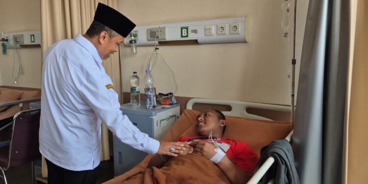 Jenguk Santri yang Diduga Keracunan di RS Bhayangkara Brimob, Wali Kota Depok Sampaikan Ini