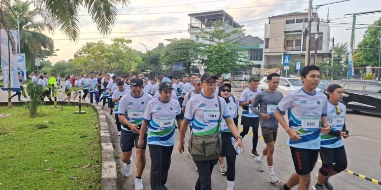Dilepas Wali Kota Depok, Ribuan Pelanggan Ikuti Asasta Fun Run Day 2025