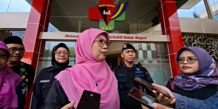 Kadinkes, Mary Liziawaty