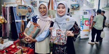 Tas Cantik dari Sampah Plastik Curi Perhatian Cing Ikah di Festival Pengmas UI 2025