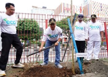 Pemkot Depok Tanam Pohon Tabebuya Pink, Wujudkan Kota Lebih Hijau dan Sejuk