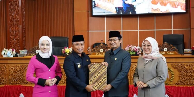 Wali Kota Depok rapat paripurna