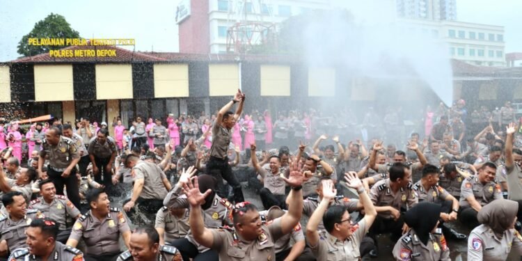 Penghujung Tahun Jadi Momen Kenaikan Pangkat 195 Personel Polres Metro Depok