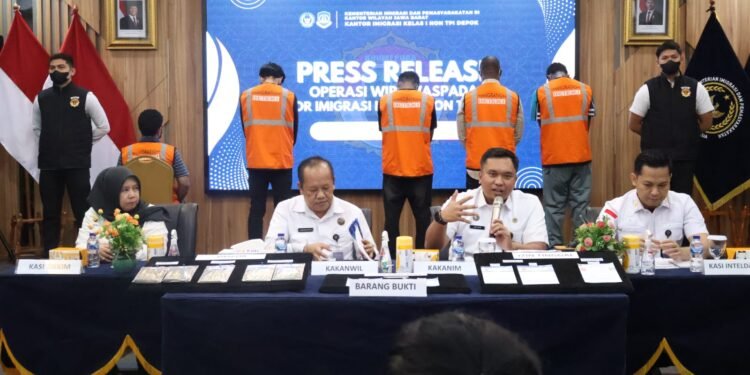 Imigrasi Depok Deportasi WNA Pelanggar Aturan, Overstay Paling Dominan