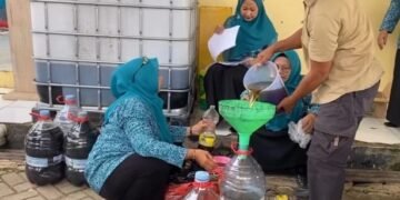 Melihat Program Kumpulin Mijel di Depok, Ubah Limbah Minyak Rumah Tangga Jadi Rezeki