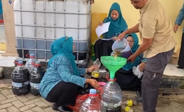 Melihat Program Kumpulin Mijel di Depok, Ubah Limbah Minyak Rumah Tangga Jadi Rezeki