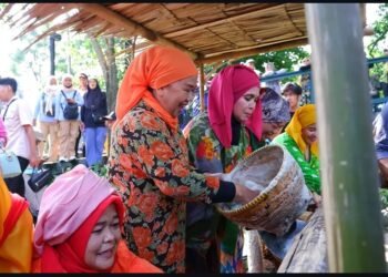 Lebaran Depok Angkat Kembali Tradisi Nyuci Perabotan Tempo Dulu
