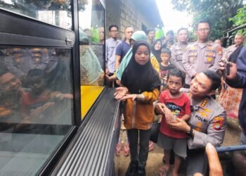 Kisah Pengamen Viral di Depok Berakhir Haru dengan Bantuan Polisi