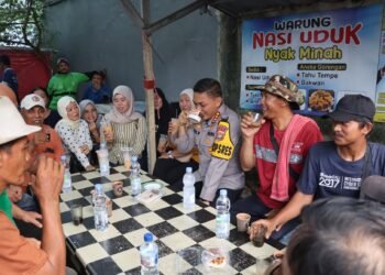 Sambangi Warga, Pedagang Kaki Lima hingga Emak-emak Curhat Langsung ke Kapolres Metro Depok